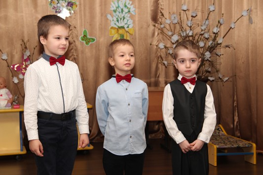8 марта в сред. и стар. гр. д/с