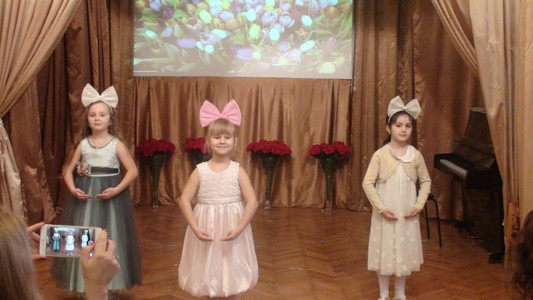 8 марта. 1 класс.
