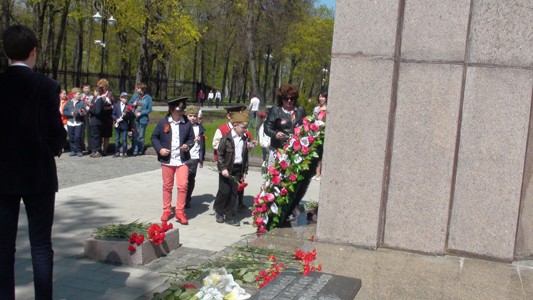Возложение цветов